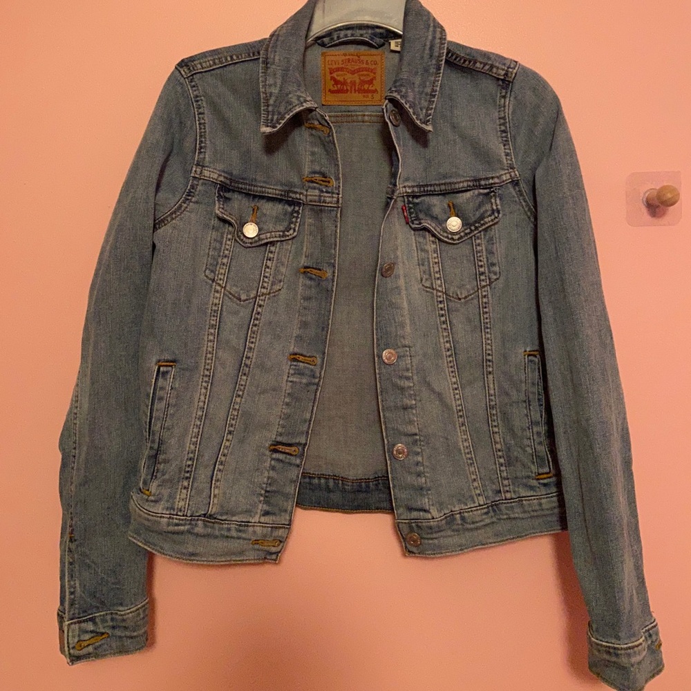 LEVI’S DENIM JACKET